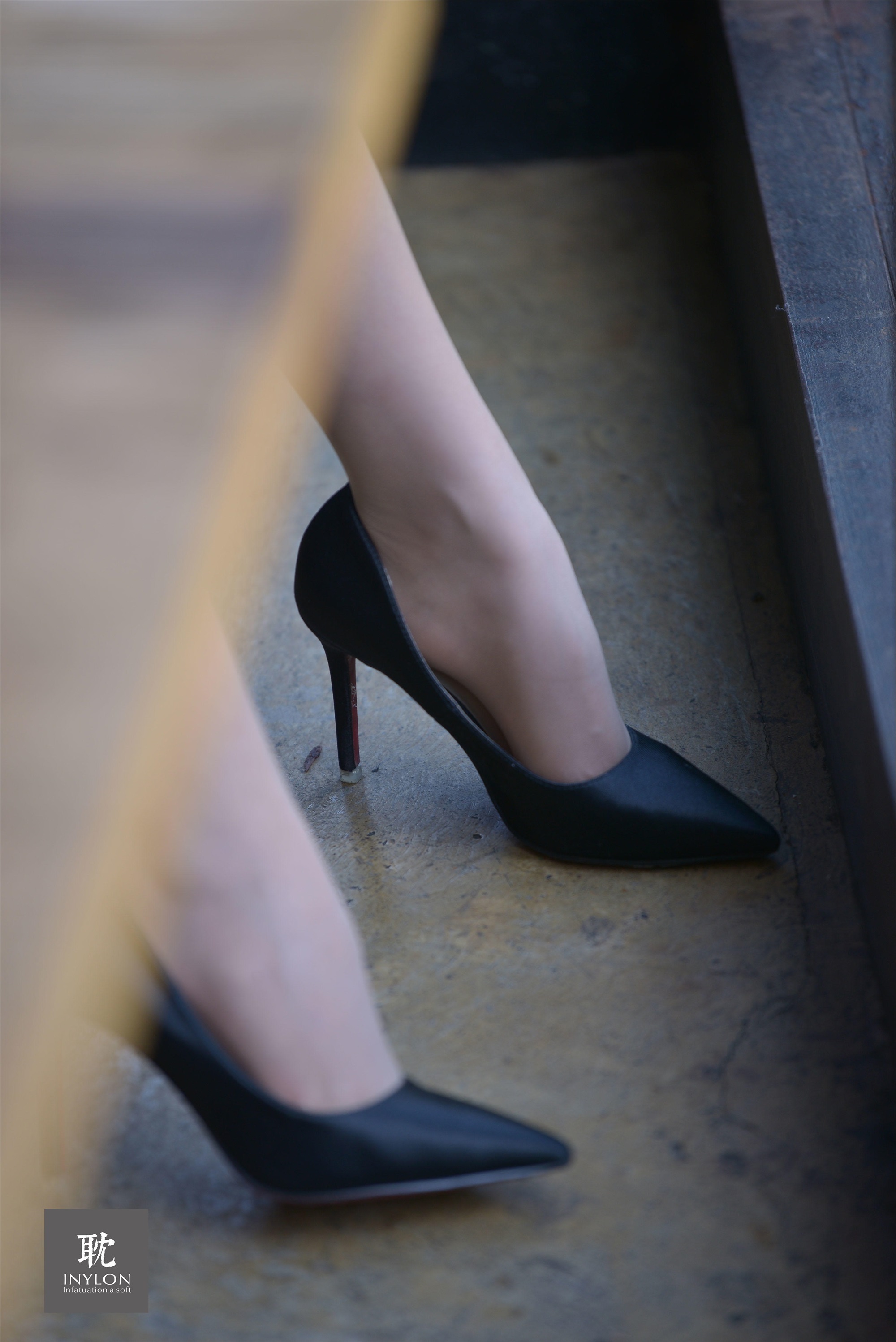 IESS异思趣向《普惠集238》- 模特：阿离《窗边反复斟酌的34码小脚》